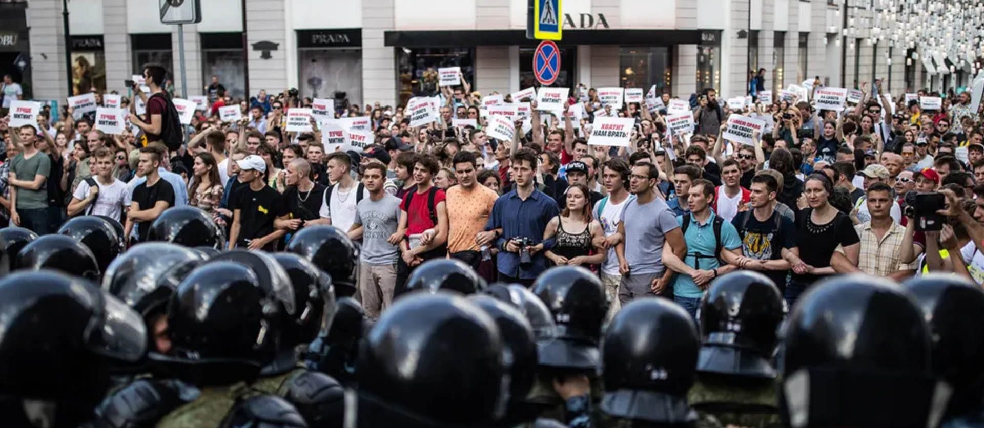Scrittori e giornalisti sulle dimostrazioni a Mosca