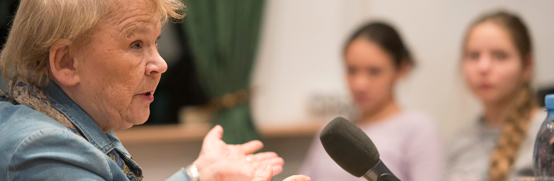 Una donna, contro l’indifferenza
