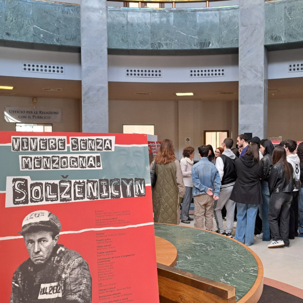 «Vivere senza menzogna»: incontri attorno a una mostra