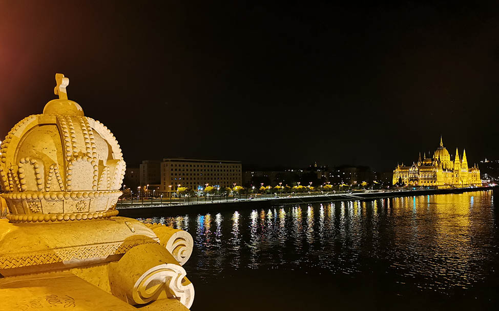 Budapest: prima del Pride, la mostra anticlericale