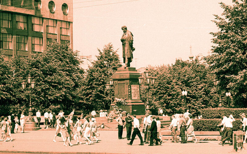 Piazza Puškin ricorda: quindici minuti che cambiarono il dissenso
