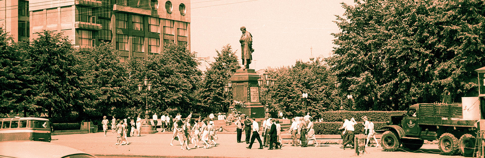 Piazza Pu&scaron;kin ricorda: quindici minuti che cambiarono il dissenso