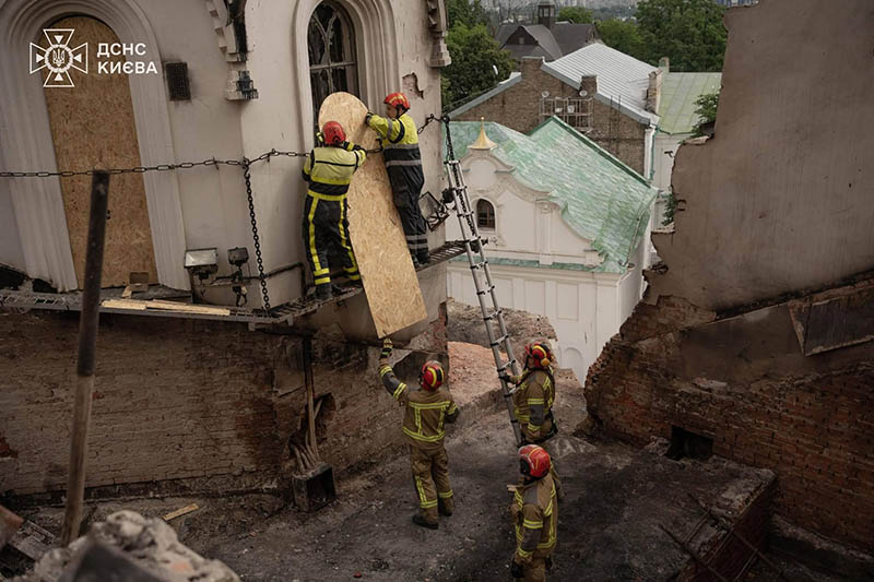La Lavra di Kyiv brucia le coscienze